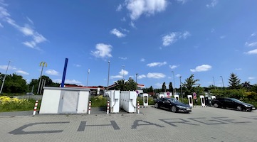 CHARGE my Tesla at Supercharger Pfalzfeld