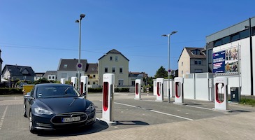charging at the new Supercharger Solingen, an unusual setup